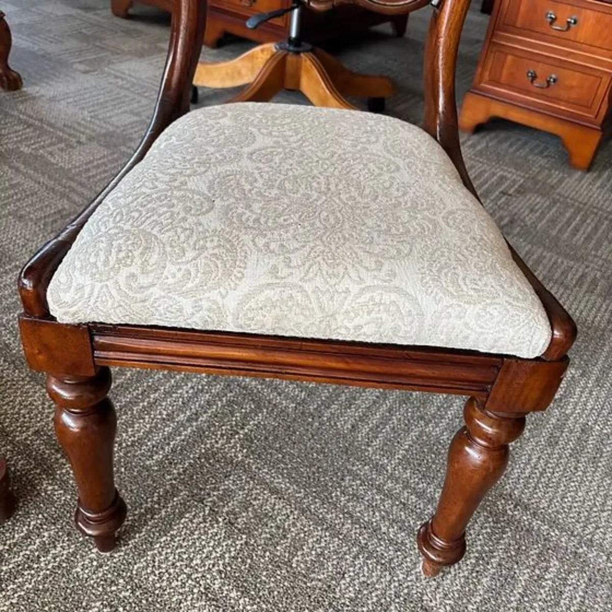 Beautiful mahogany bedroom occasional chair - Image 2