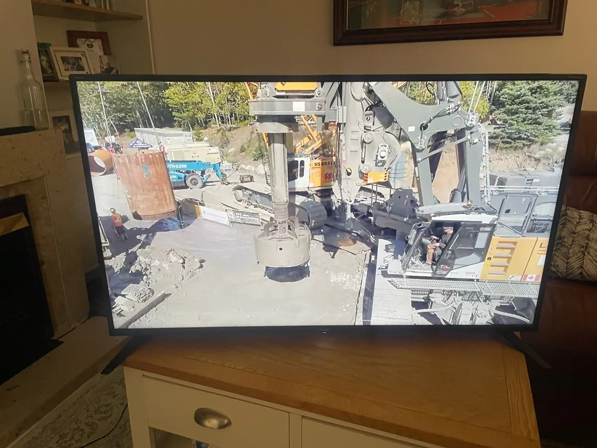 Sharp Tv 50’ - Image 2