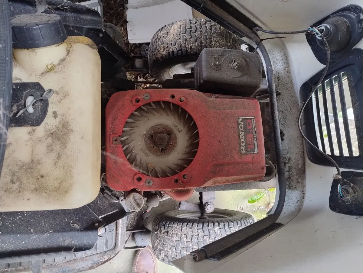 Lawnboss for spares or repairs - Image 3