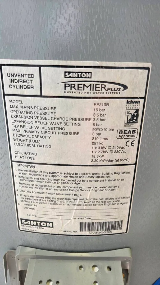 Hot water tank - Image 1