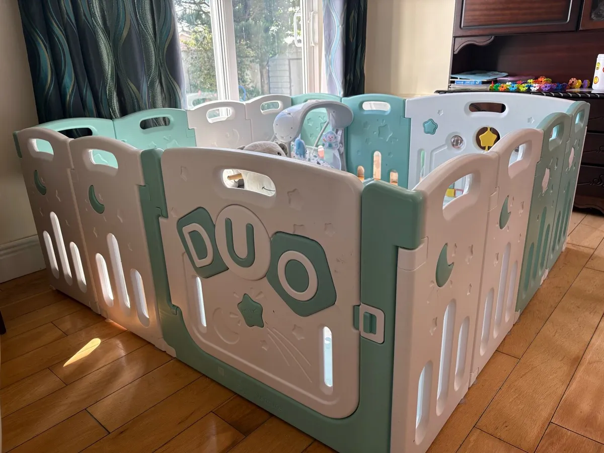 Kids play pen - Image 1