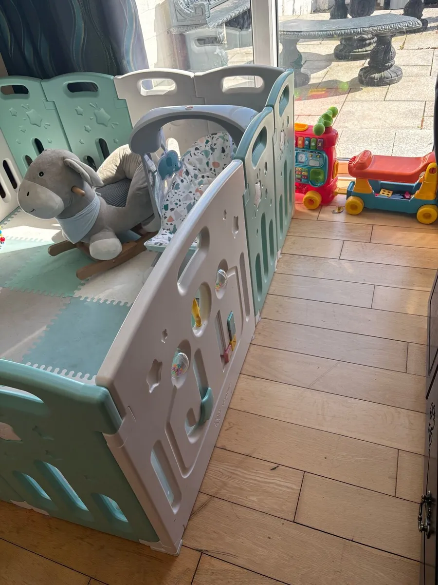 Kids play pen - Image 4