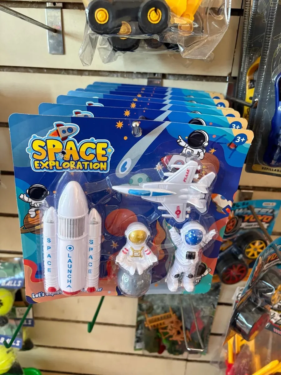 Beach Toy shop contents - Image 2