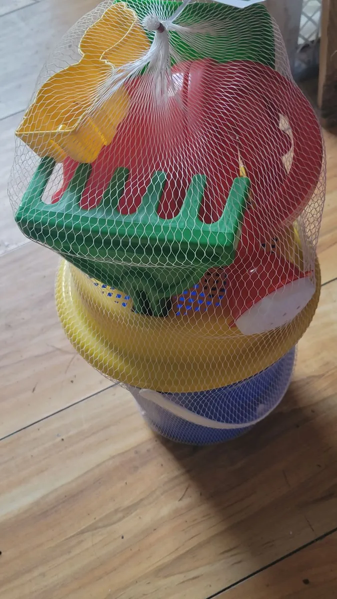 Beach Toy shop contents - Image 1