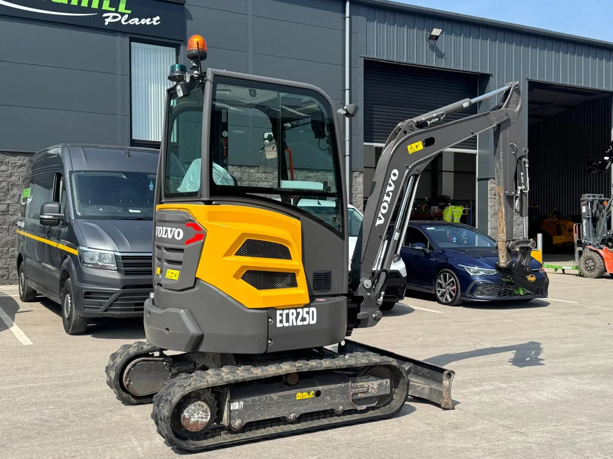 2023 VOLVO ECR25D MINI DIGGER - Image 2
