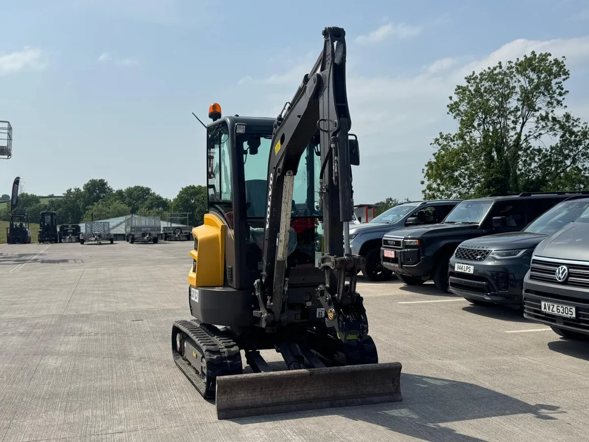 2023 VOLVO ECR25D MINI DIGGER - Image 4