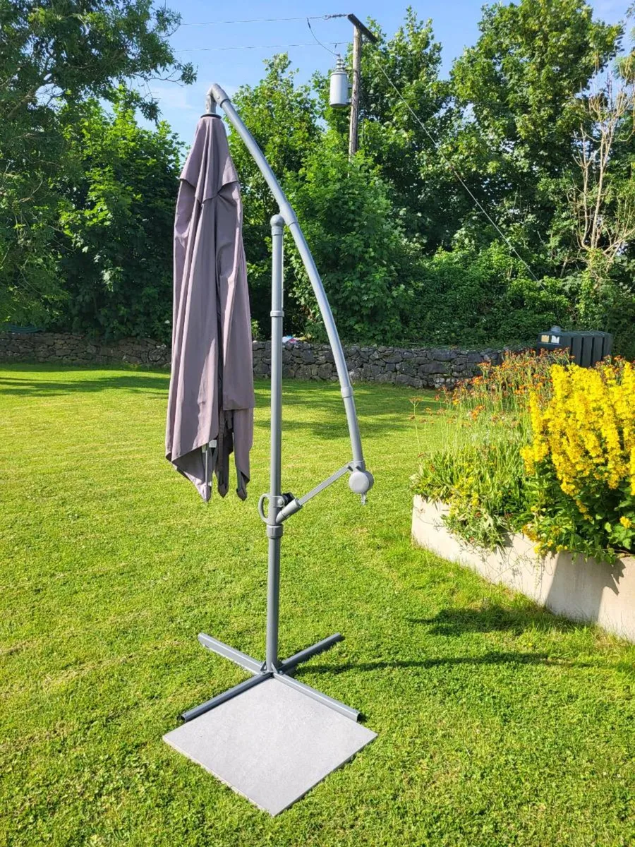 Large Cantilever Parasol - Image 2