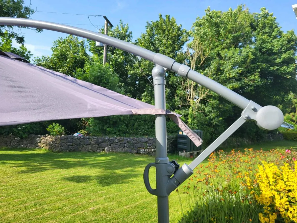 Large Cantilever Parasol - Image 3