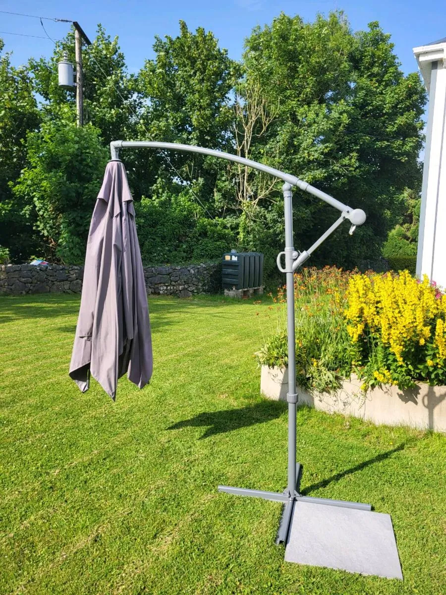 Large Cantilever Parasol - Image 4