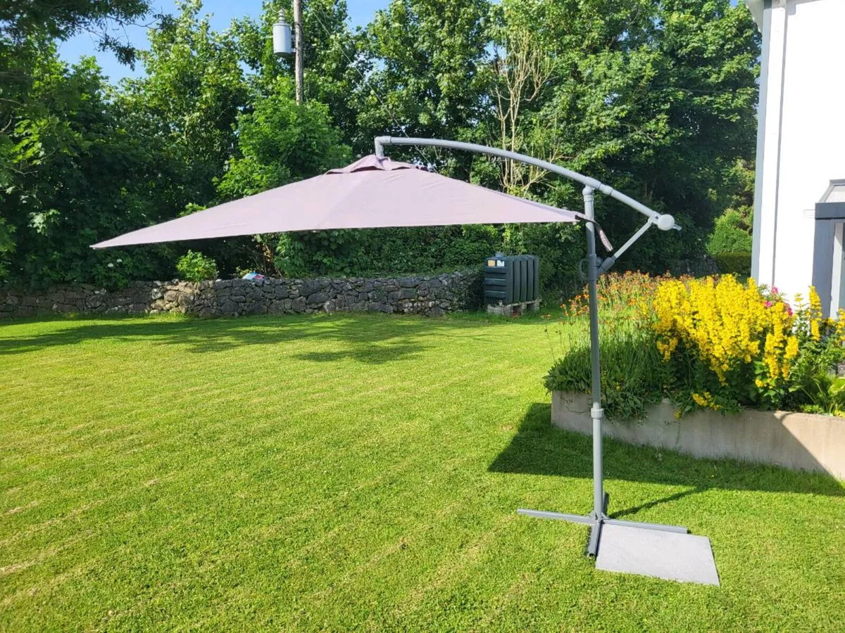 Large Cantilever Parasol - Image 1