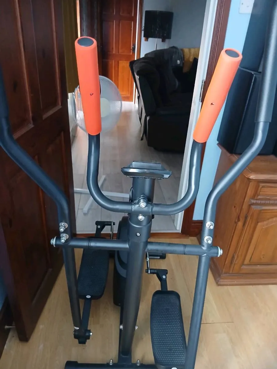 Cross trainer - Image 1