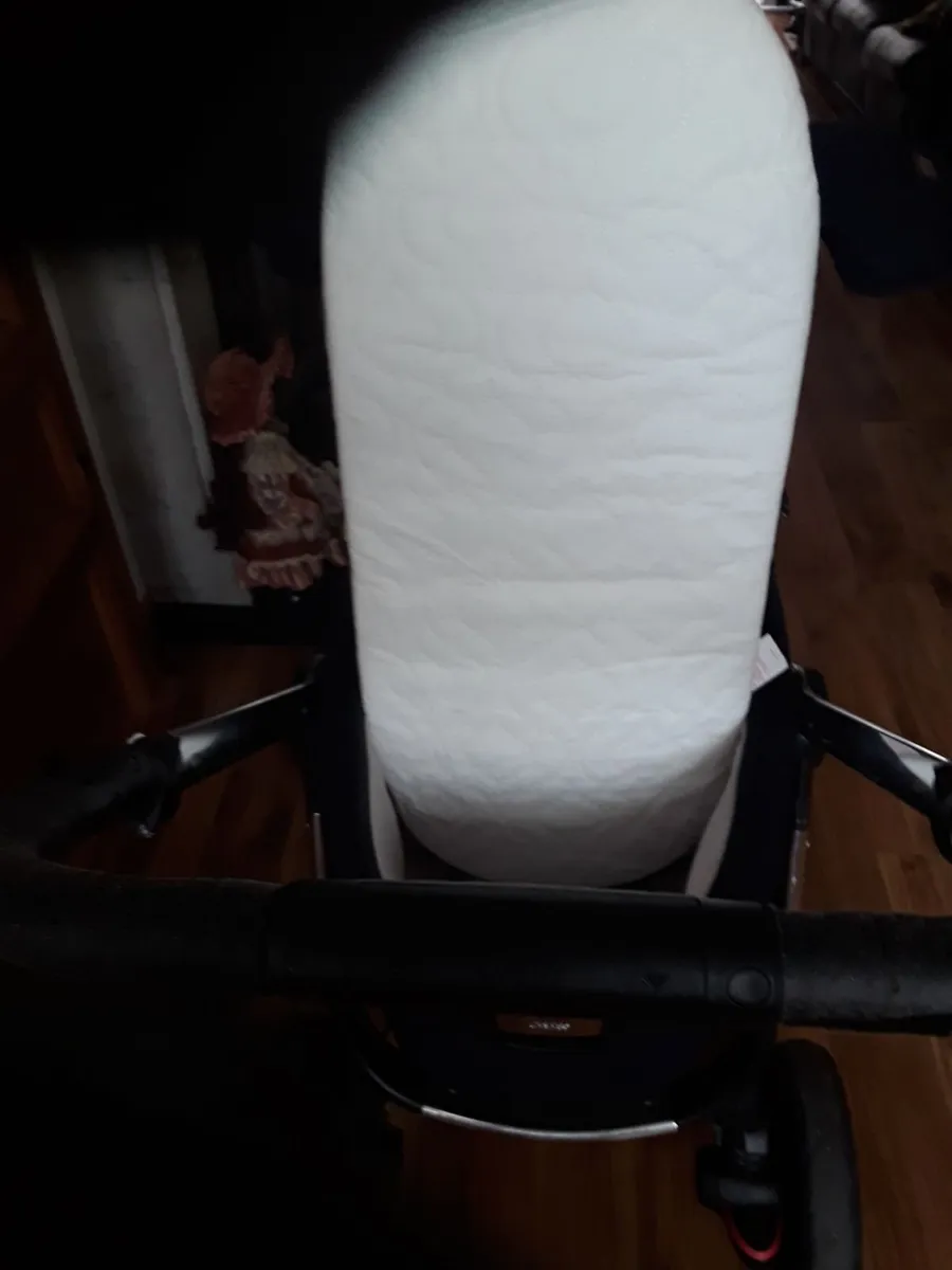 New condition mamas and Papa's pram - Image 2