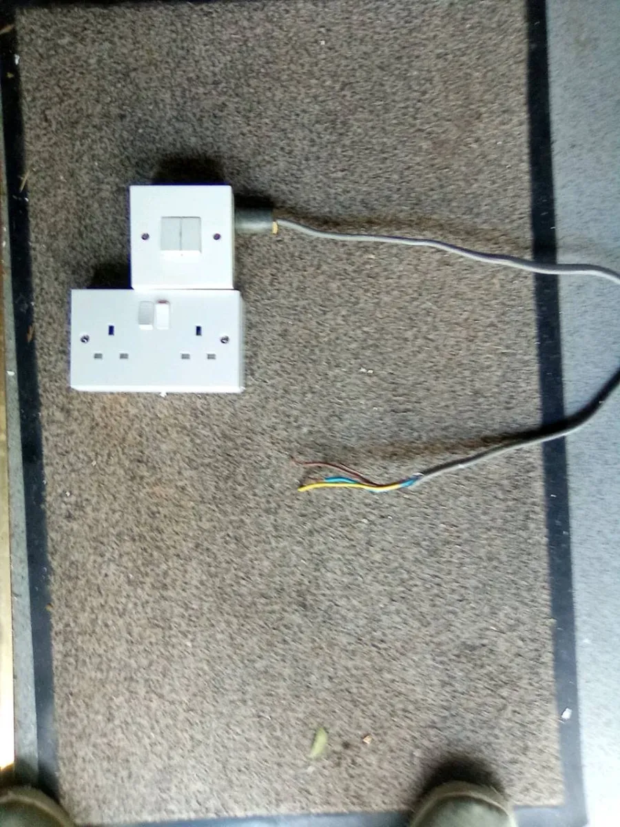 TWiN.  SOCKET.  AND.  2.  GANG.  SWITCH. - Image 1