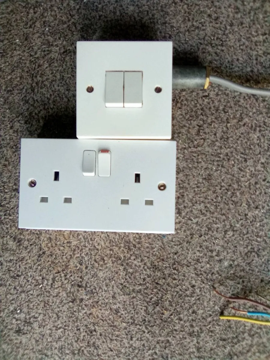TWiN.  SOCKET.  AND.  2.  GANG.  SWITCH. - Image 2