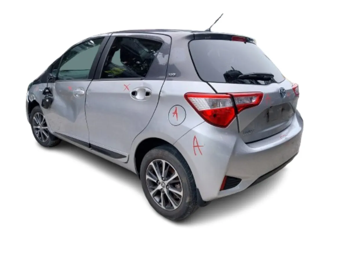 2020 TOYOTA YARIS HYBRID For Breaking/Dismantling - Image 4