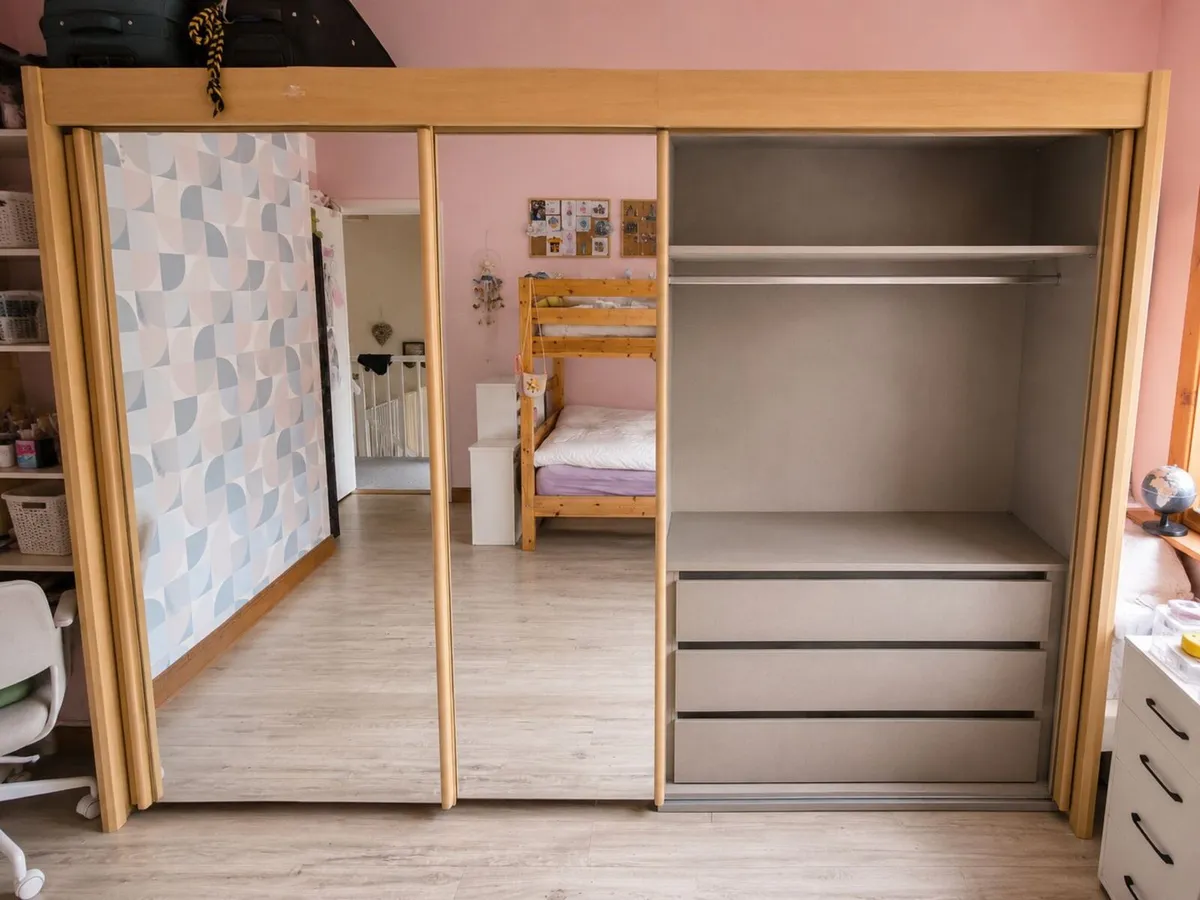 SlideRobe wardrobe - Image 2