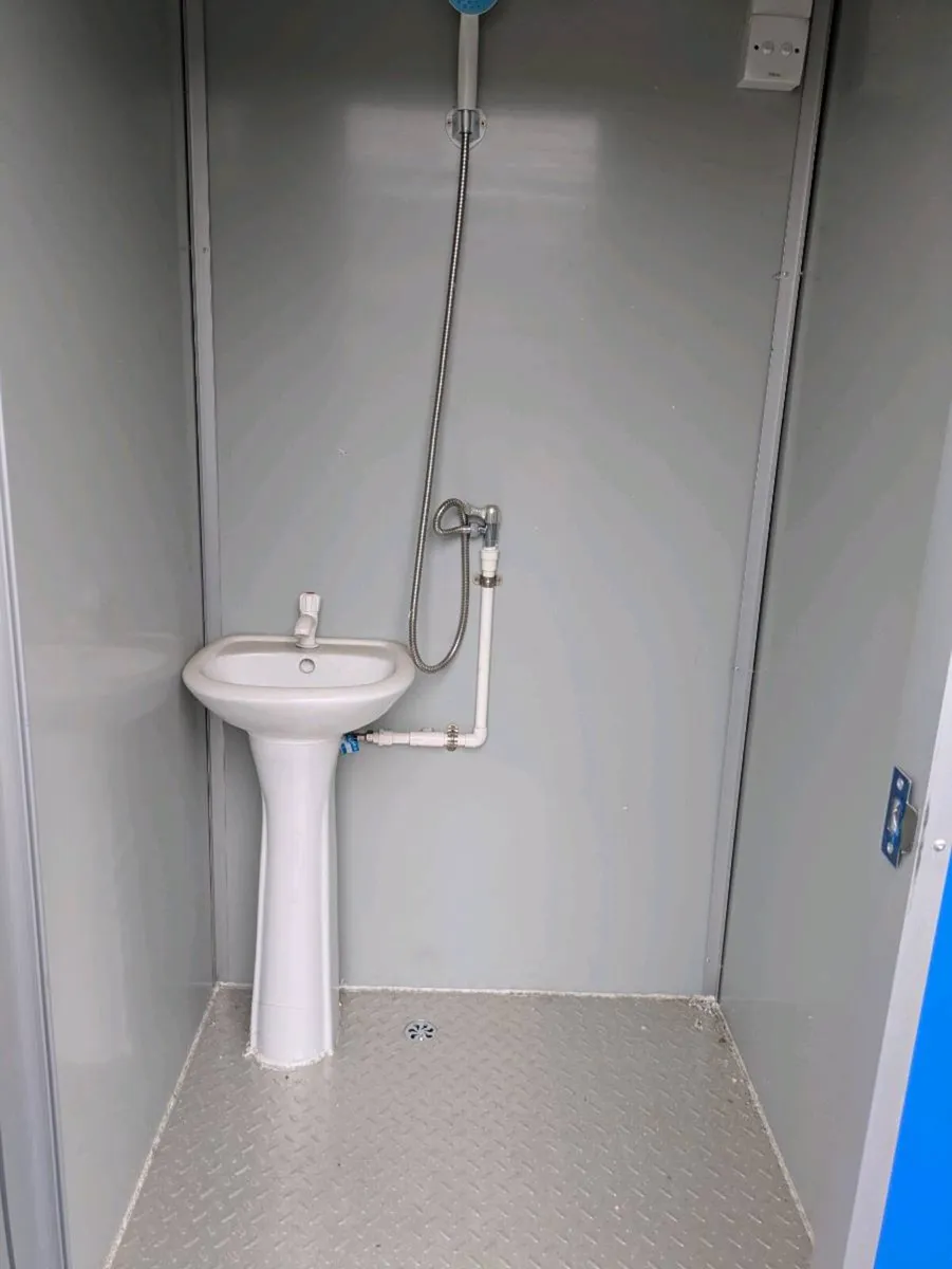 Toilet block - Image 3