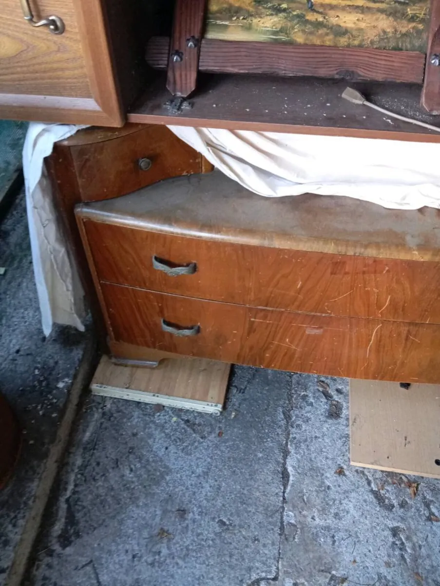 Dressing table with large mirror - Image 1