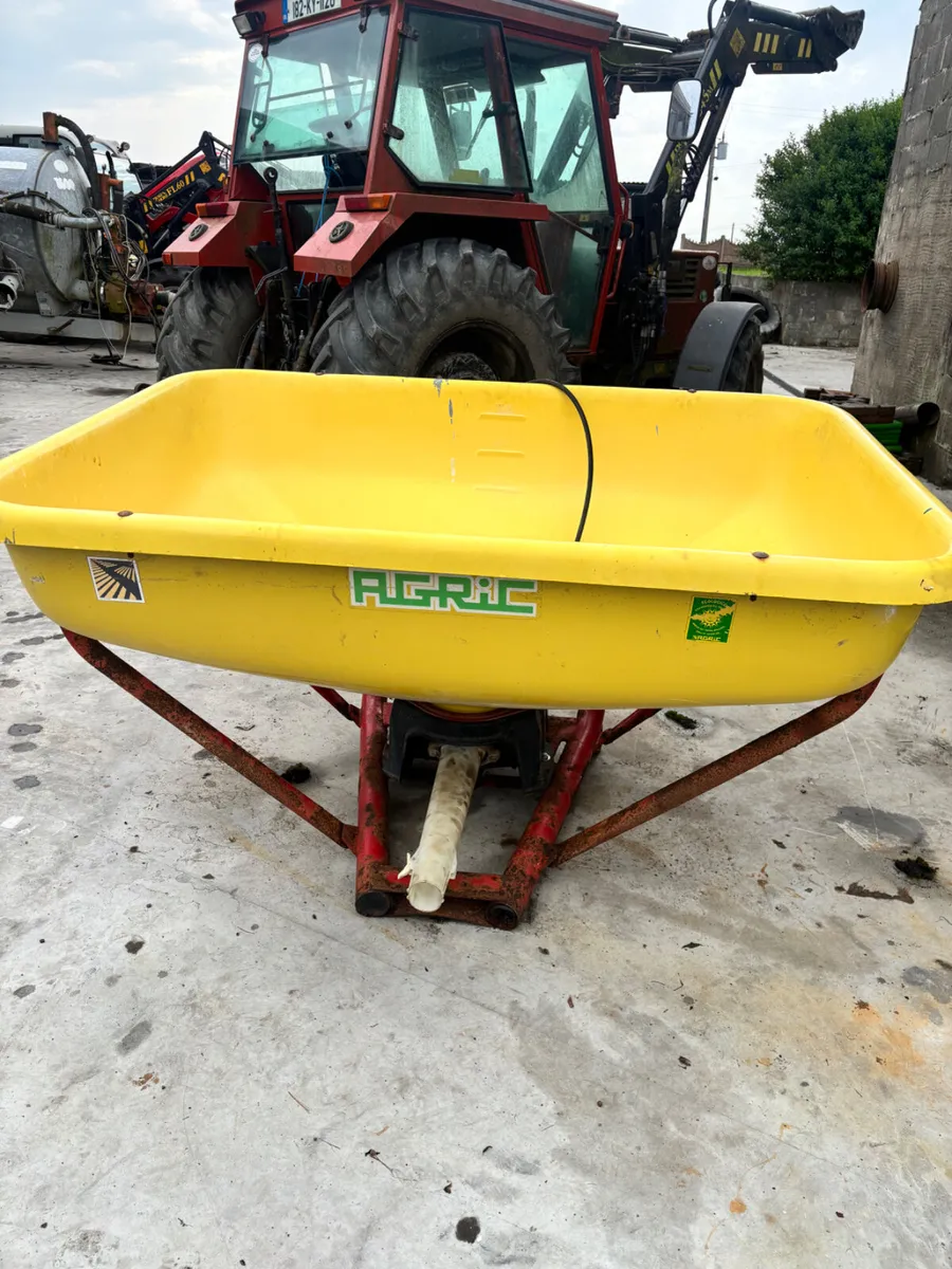 FERTILISER SPREADER - Image 3