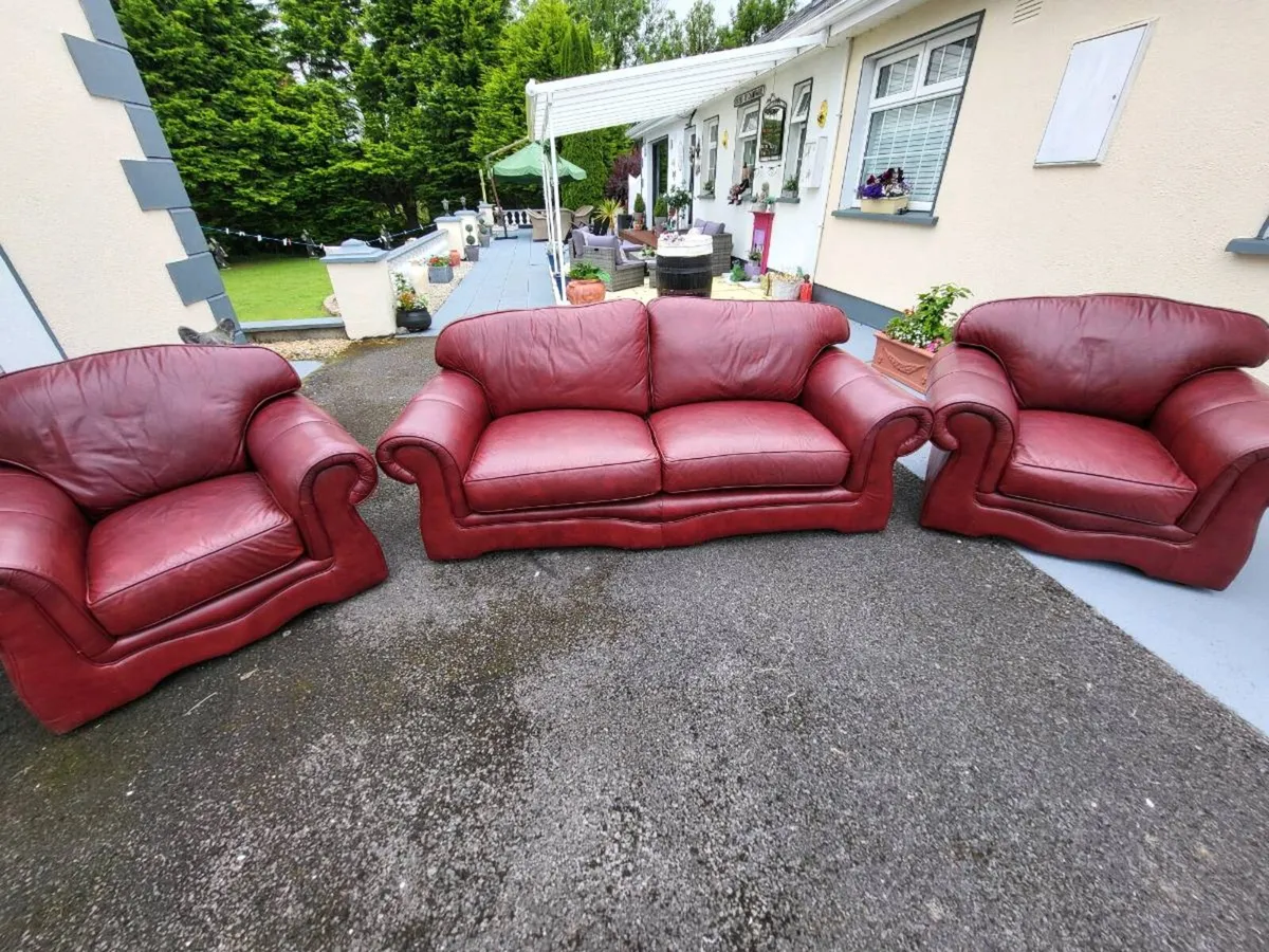 Fabulous leather 3pce suite - Image 3