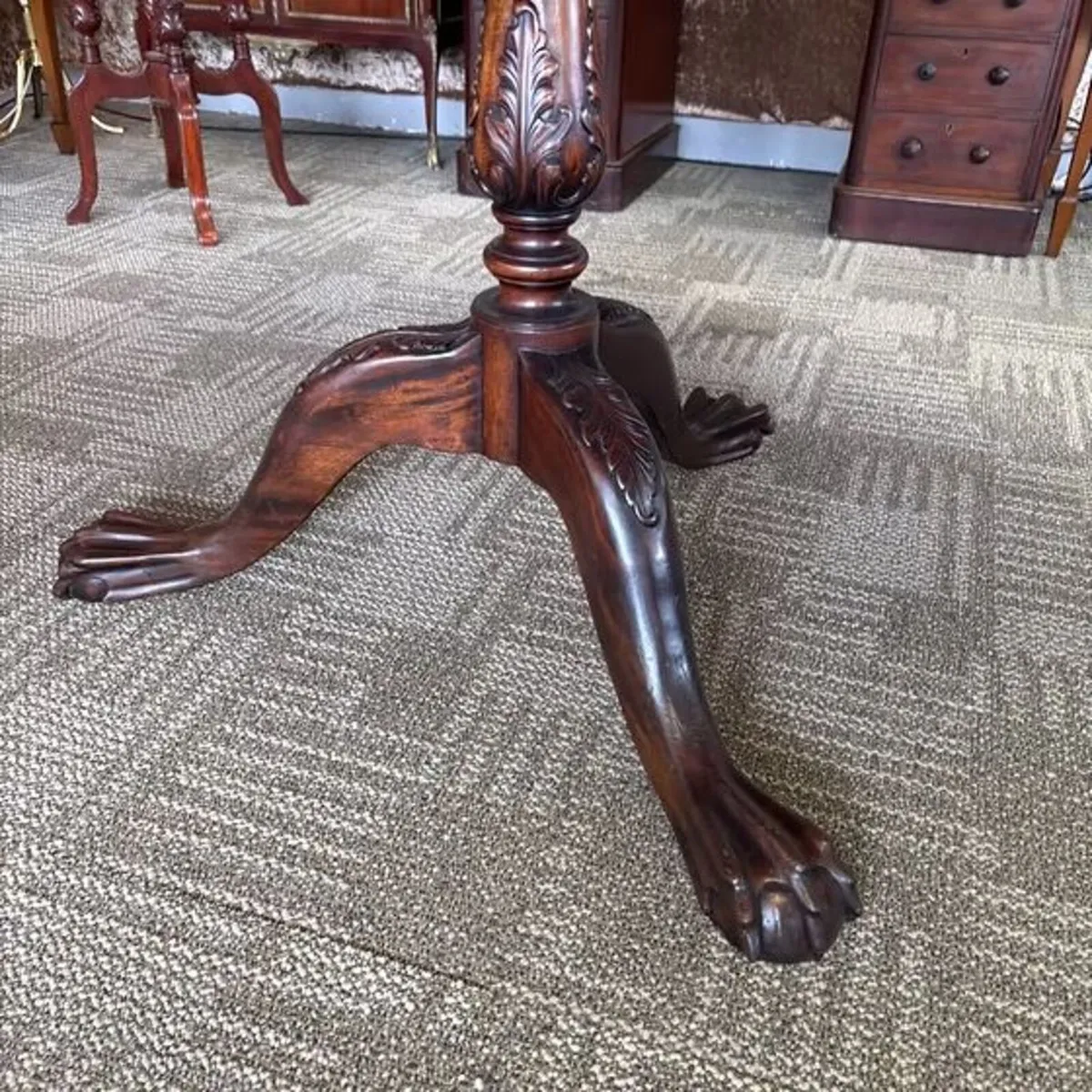 Victorian quality inlaid walnut round centre table - Image 2