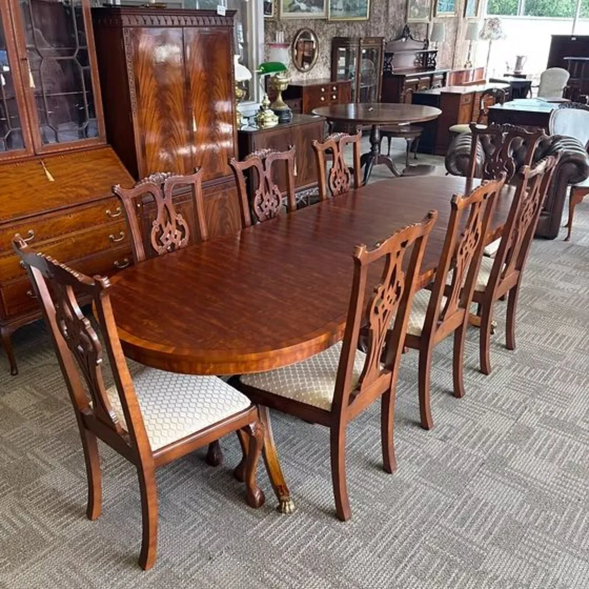 Beautiful mahogany flamed regency extendable dinin - Image 1