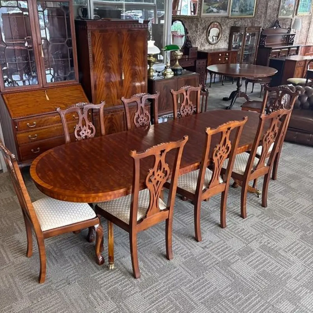 Beautiful mahogany flamed regency extendable dinin - Image 3
