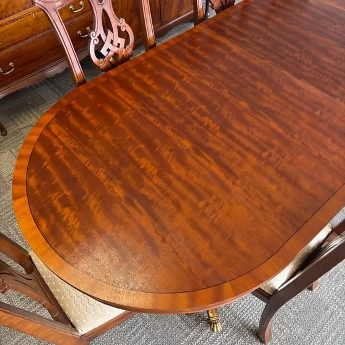 Beautiful mahogany flamed regency extendable dinin - Image 2