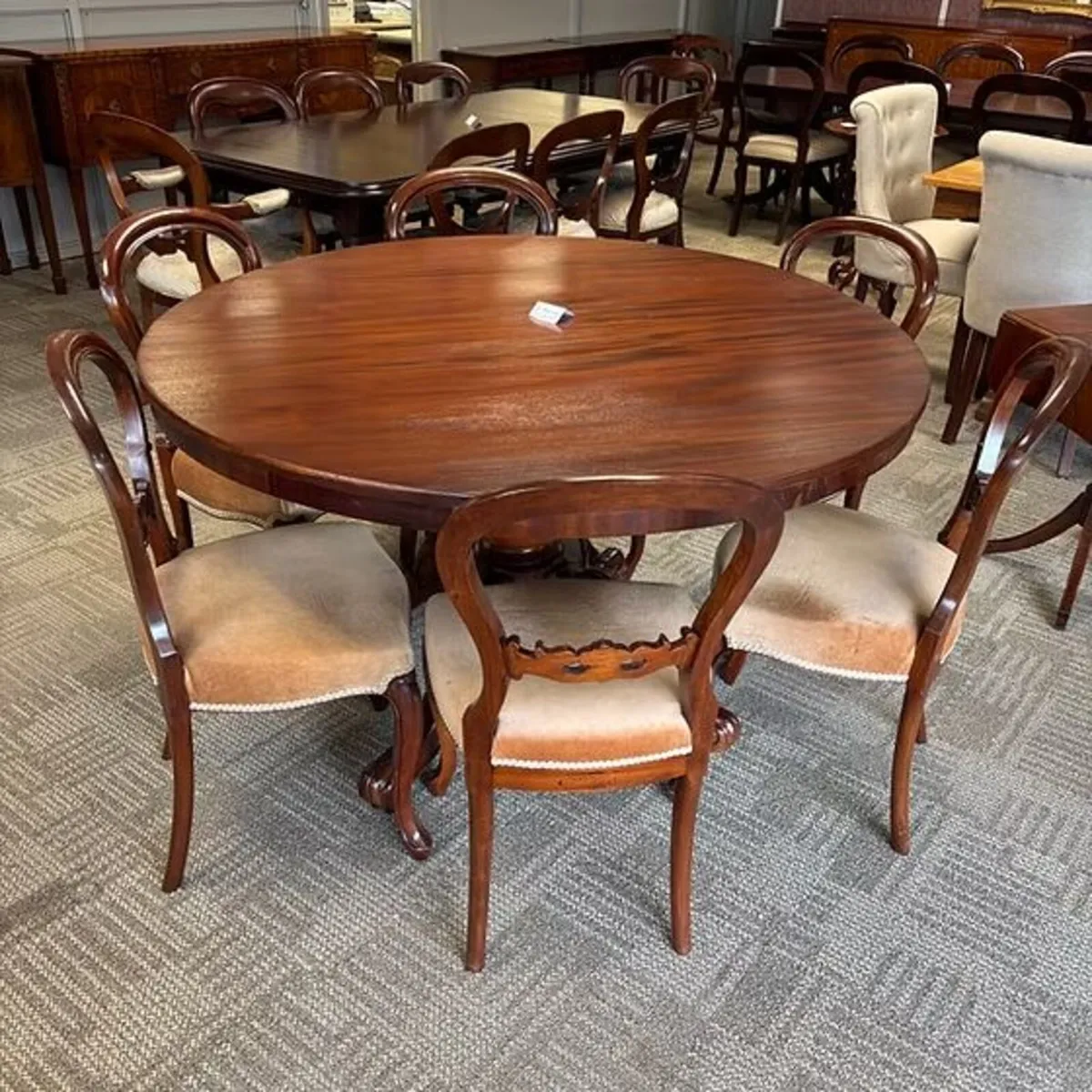 Victorian mahogany pedestal breakfast/dining table - Image 1