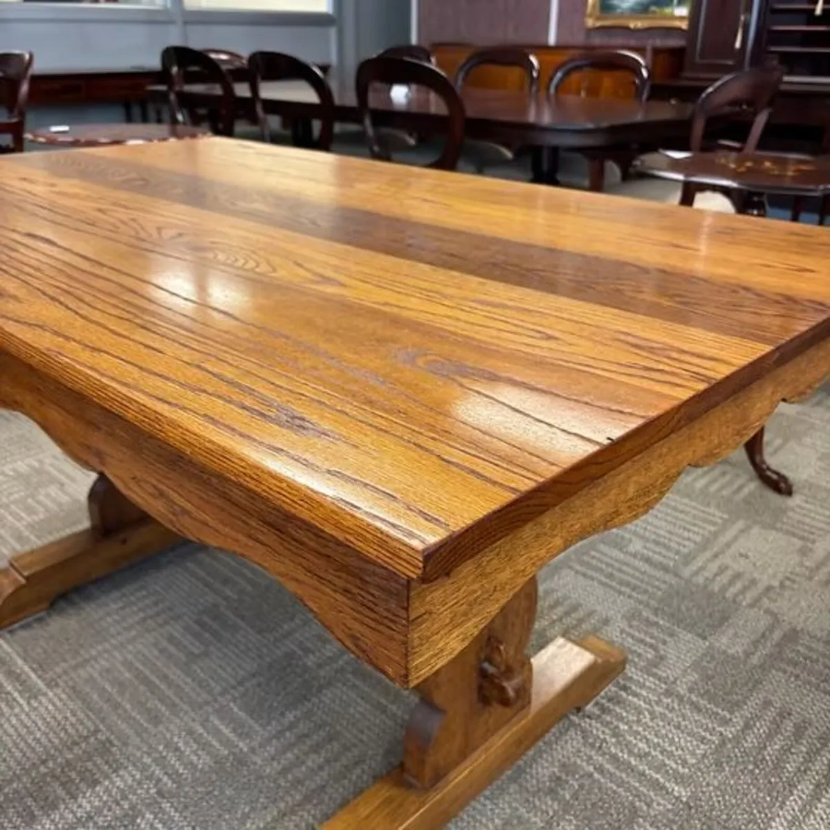 Fabulous solid oak cross legged dining table - Image 3