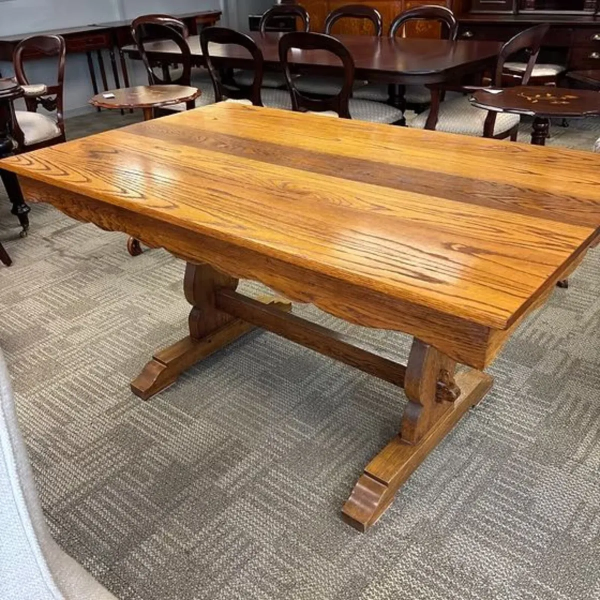 Fabulous solid oak cross legged dining table - Image 2