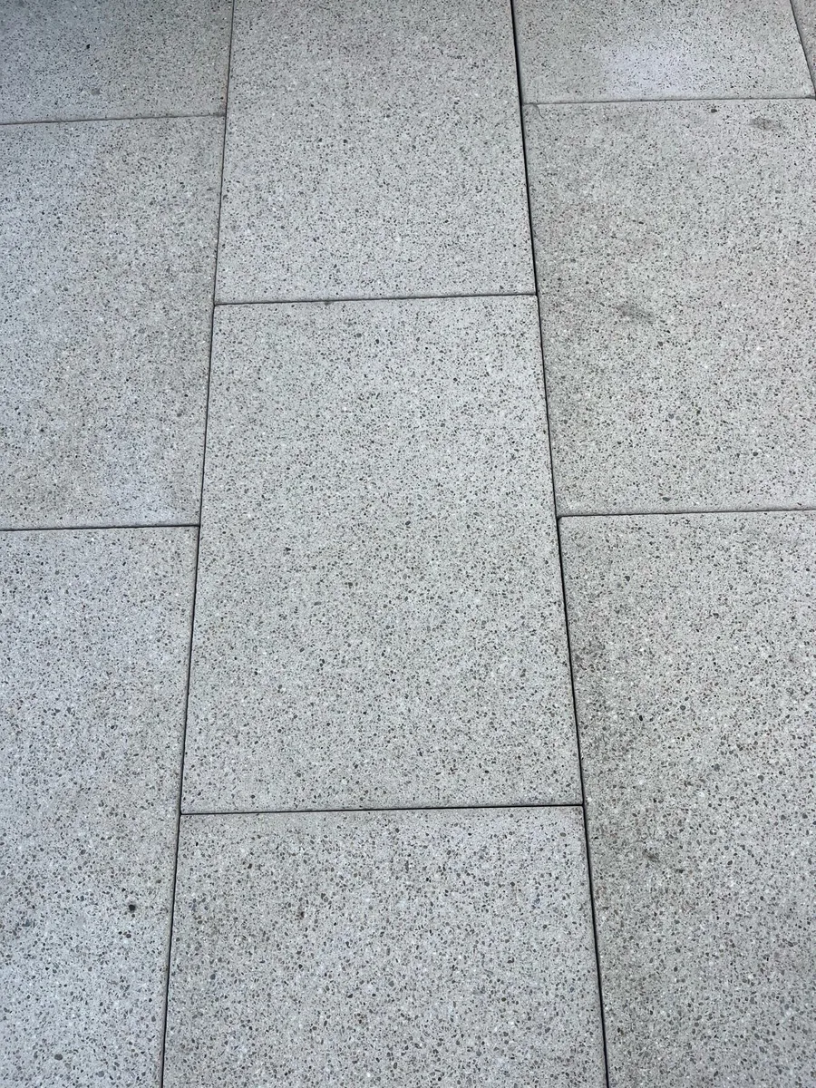 Tobermore Mayfair Flag 60x40cm Silver 50mm - Image 1