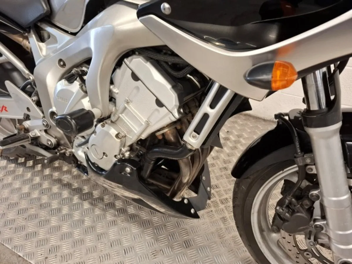 YAMAHA Fazer 600 2005 - Image 4