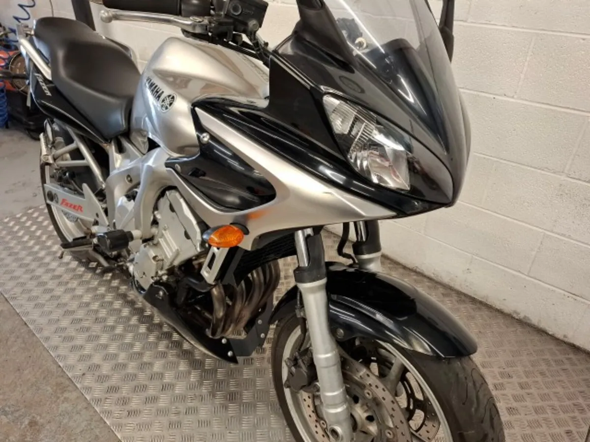 YAMAHA Fazer 600 2005 - Image 2