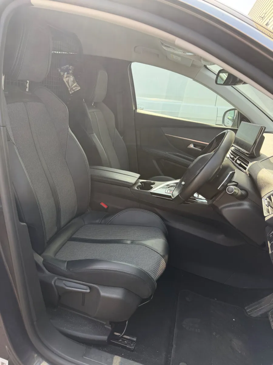 2022 Peugeot 3008 AUTOMATIC 42k Klms CARVAN - Image 3