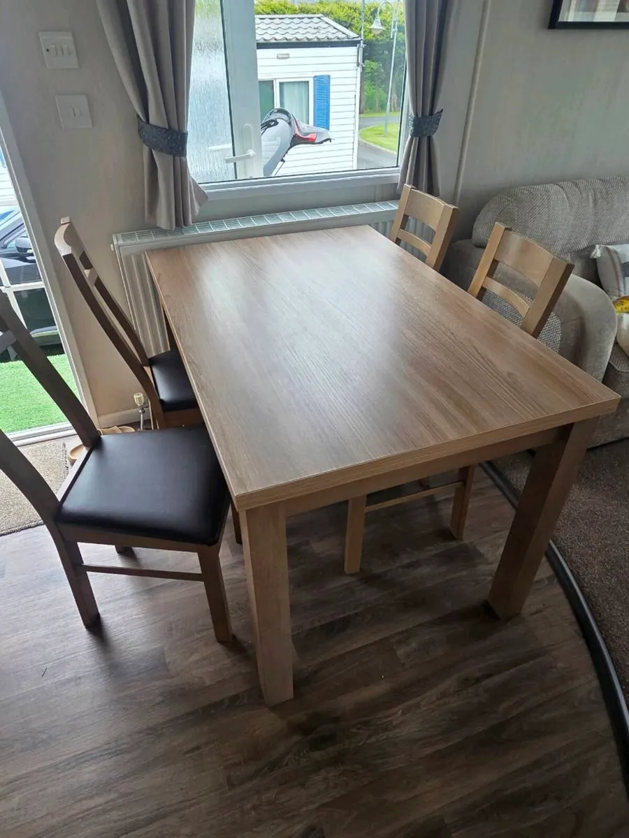 Table and chairs - Image 2