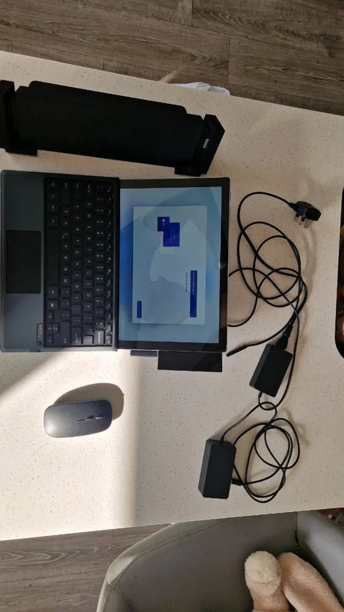 Surface Pro 6 i7 - Image 3