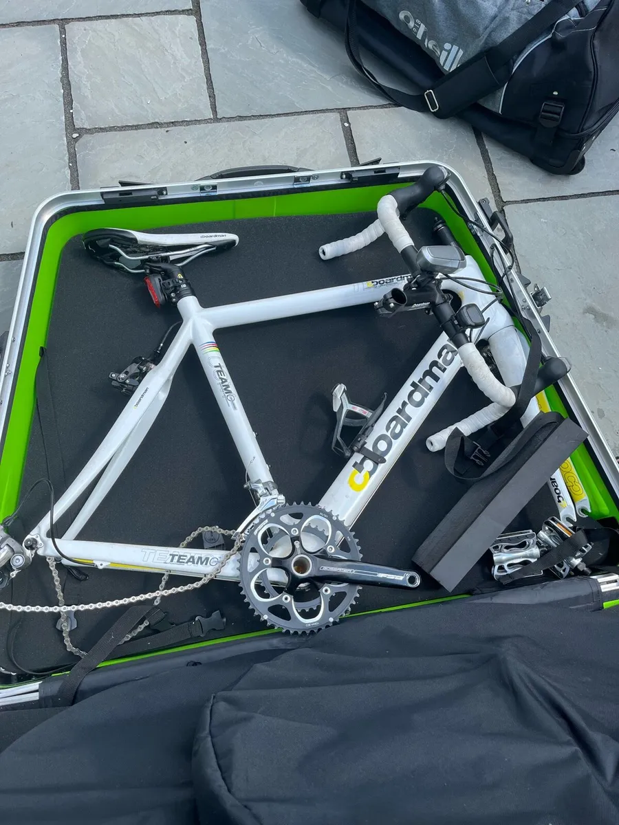 Boardman Team Carbon Road Bike and travel case - Image 1