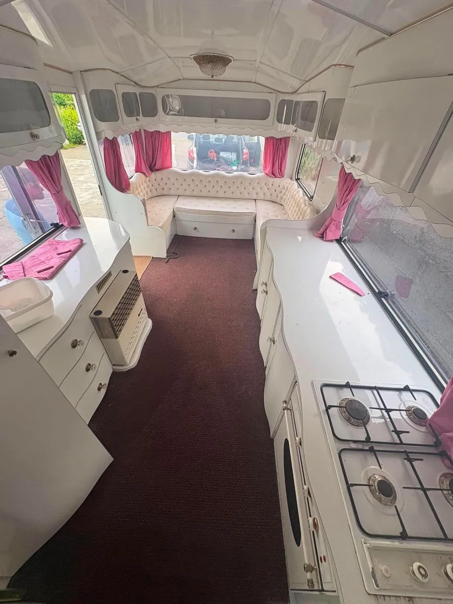 Vintage caravan for sale - Image 4