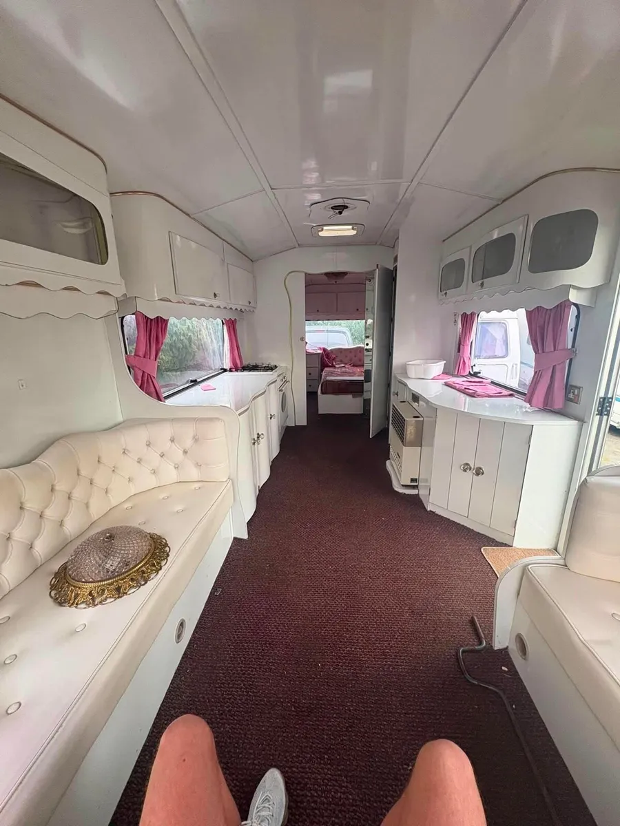 Vintage caravan for sale - Image 3