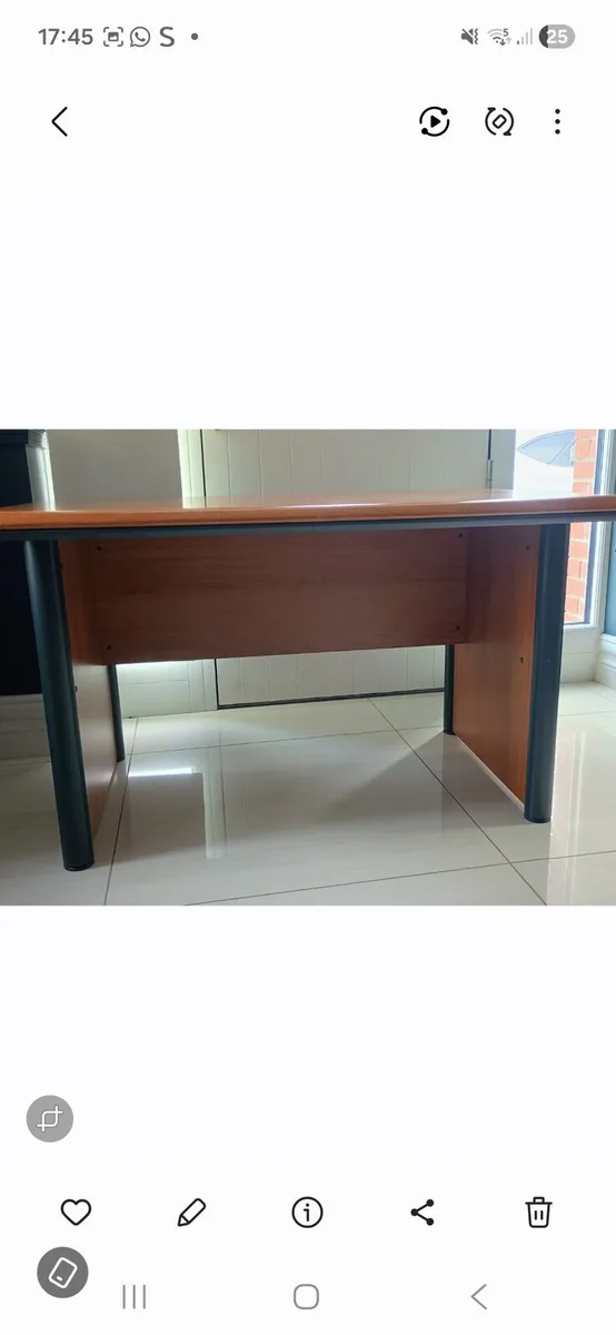 Office table - Image 1