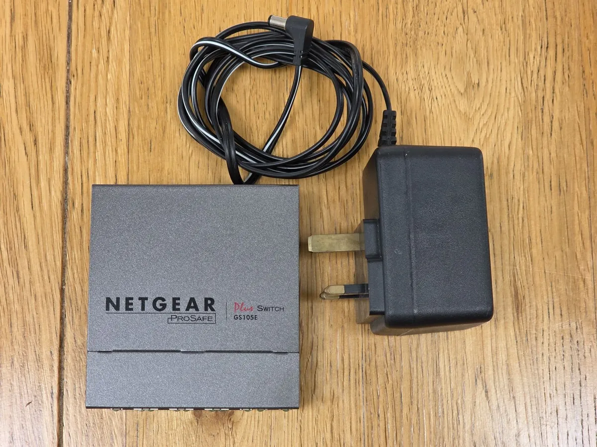 Netgear  GS105E Ethernet Plus smart switch - Image 1