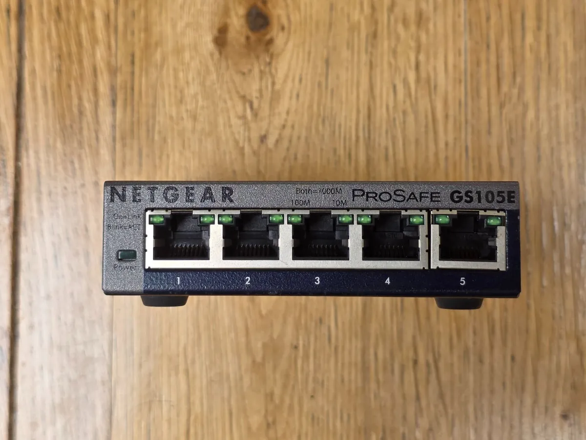 Netgear  GS105E Ethernet Plus smart switch - Image 3