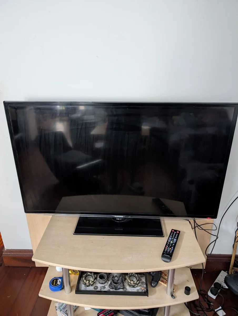 Samsung 46-inch LED TV - Image 3