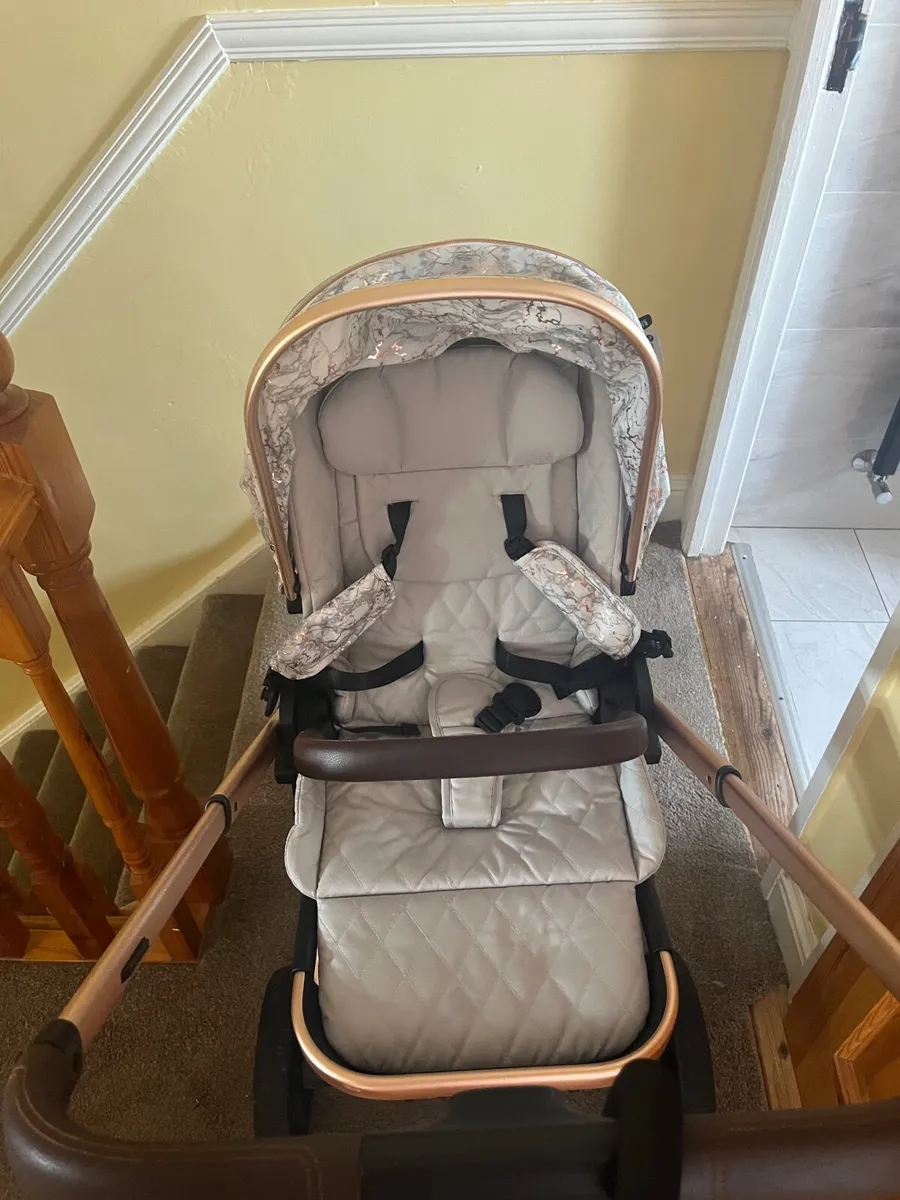 My Babiie 3-piece travel system - Image 4