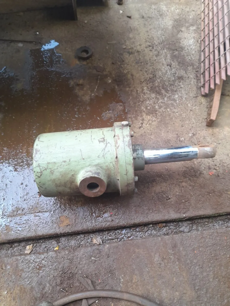 hydraulic ram - Image 3