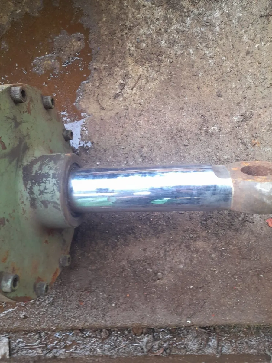 hydraulic ram - Image 4