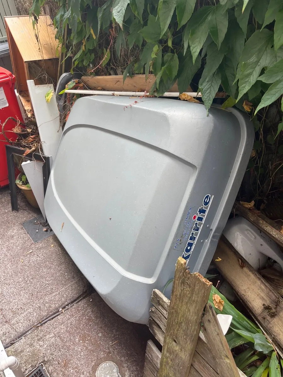 Car roof box - Image 1