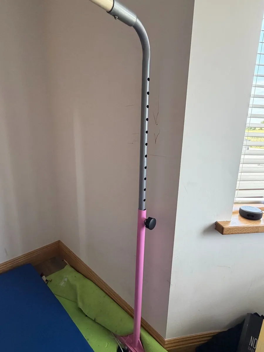 Gymnastics bar and mat - Image 2