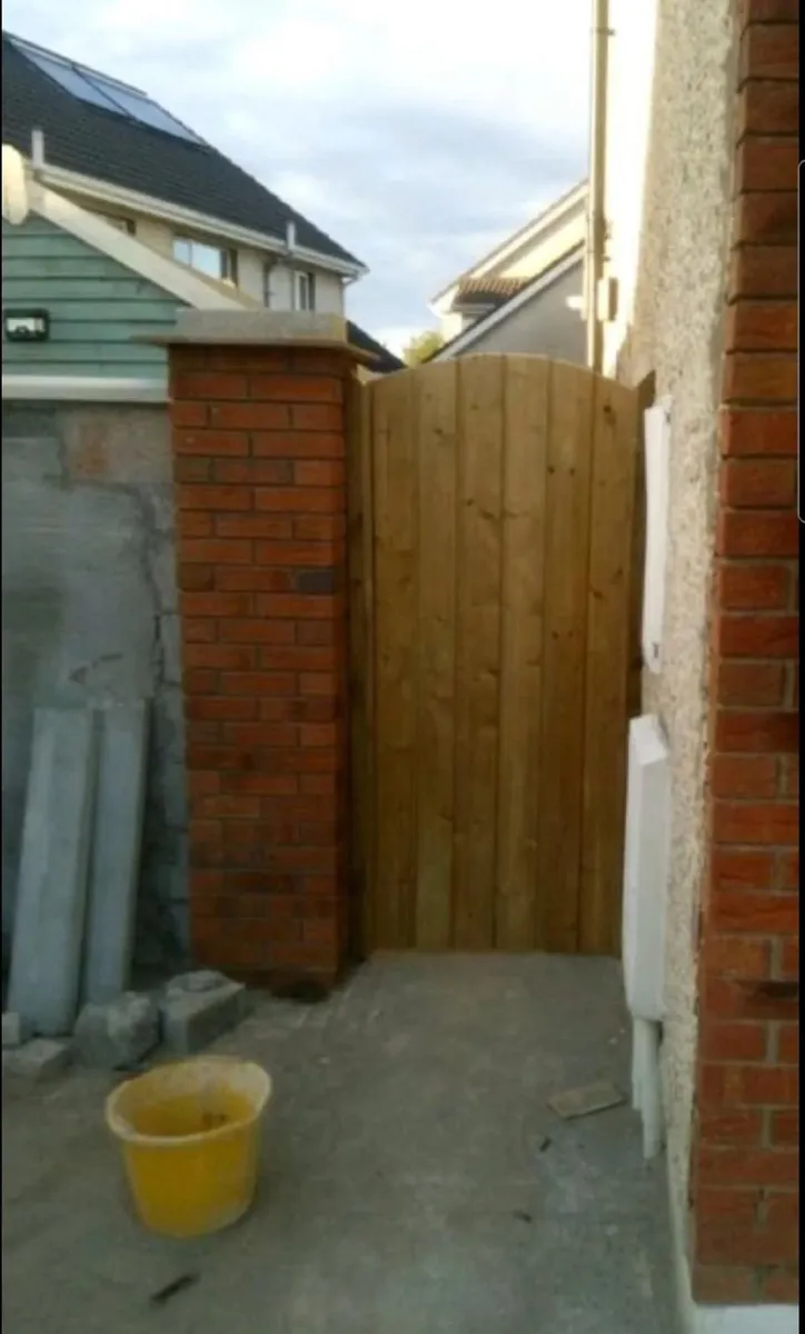 Side gates